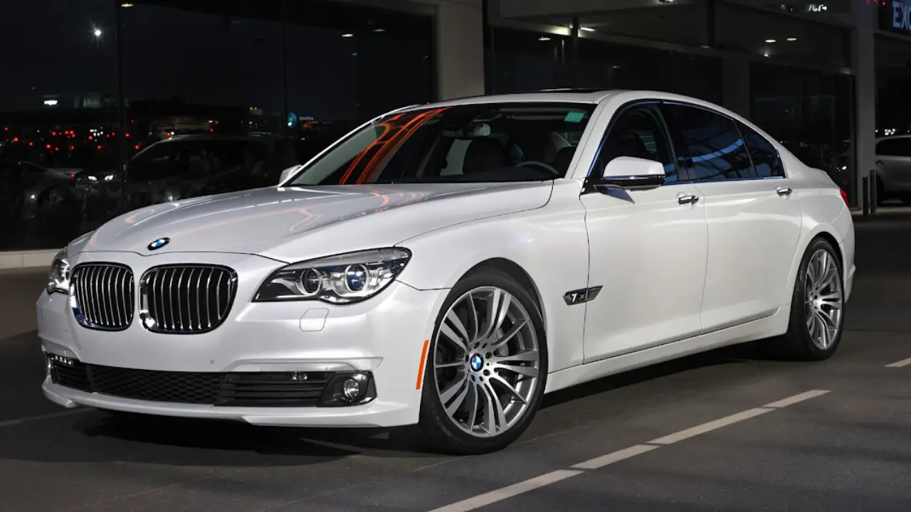 An image showing the luxurious BMW 7 series