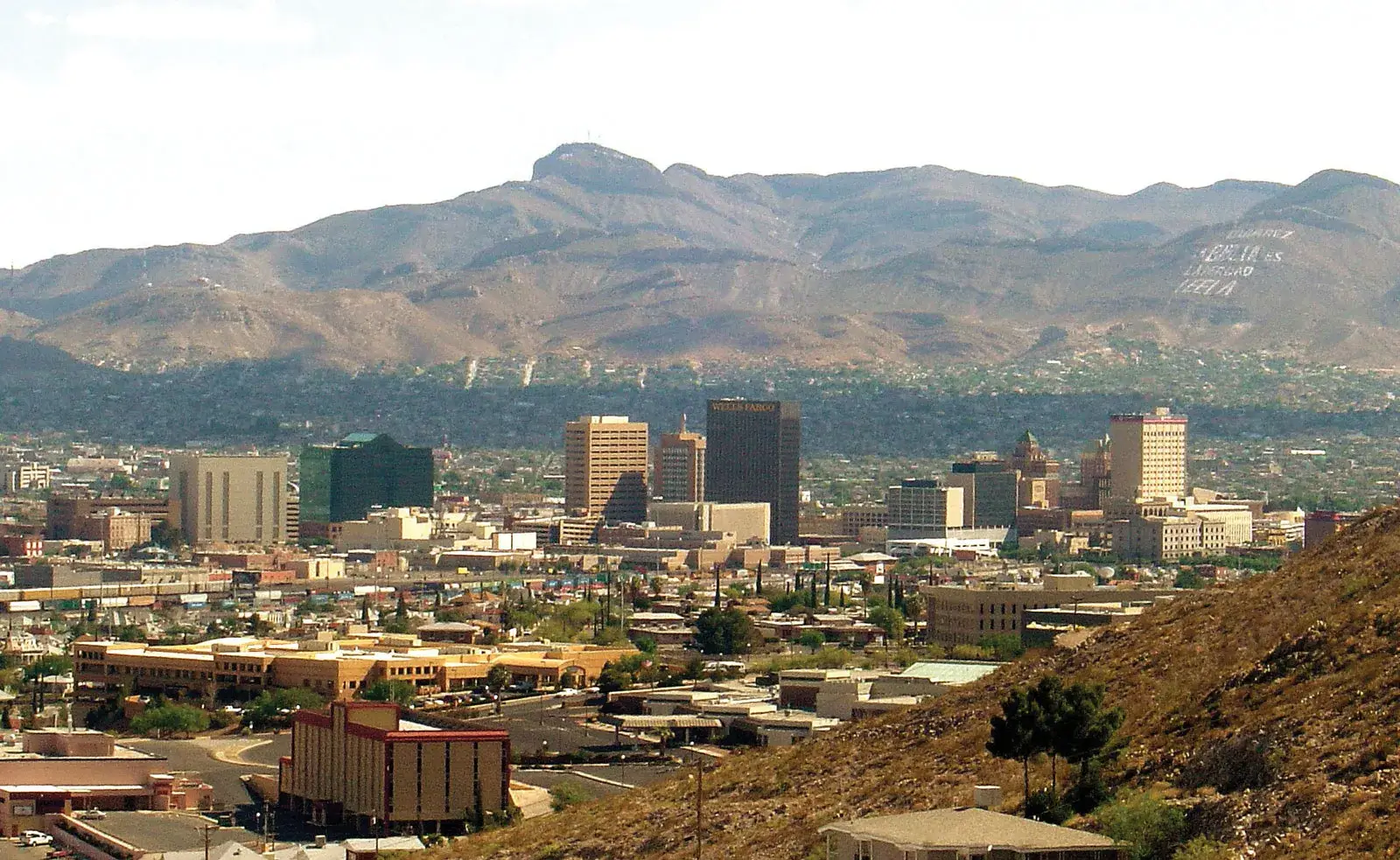 El Paso skyline with Wells Fargo tower and Juárez mountains – ideal for Autostar Express.